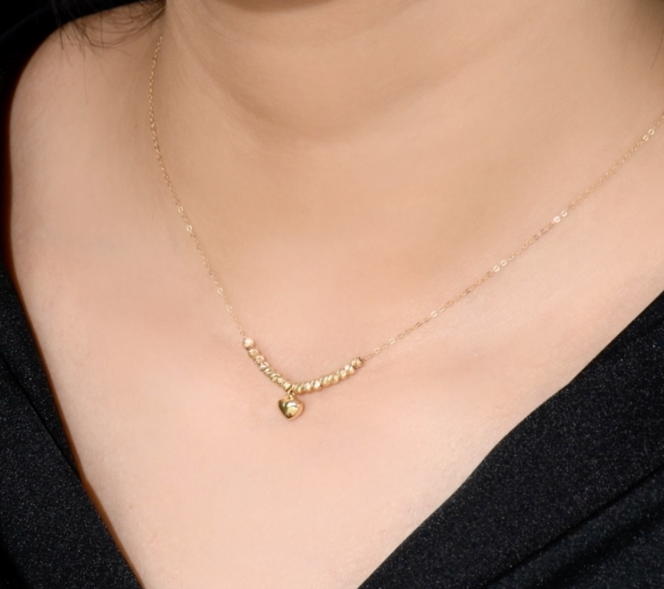 Collier en Or 18k  - "Petit Coeur Avec les Boules "